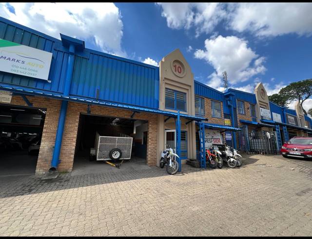 301M² WAREHOUSE TO LET IN LASER PARK